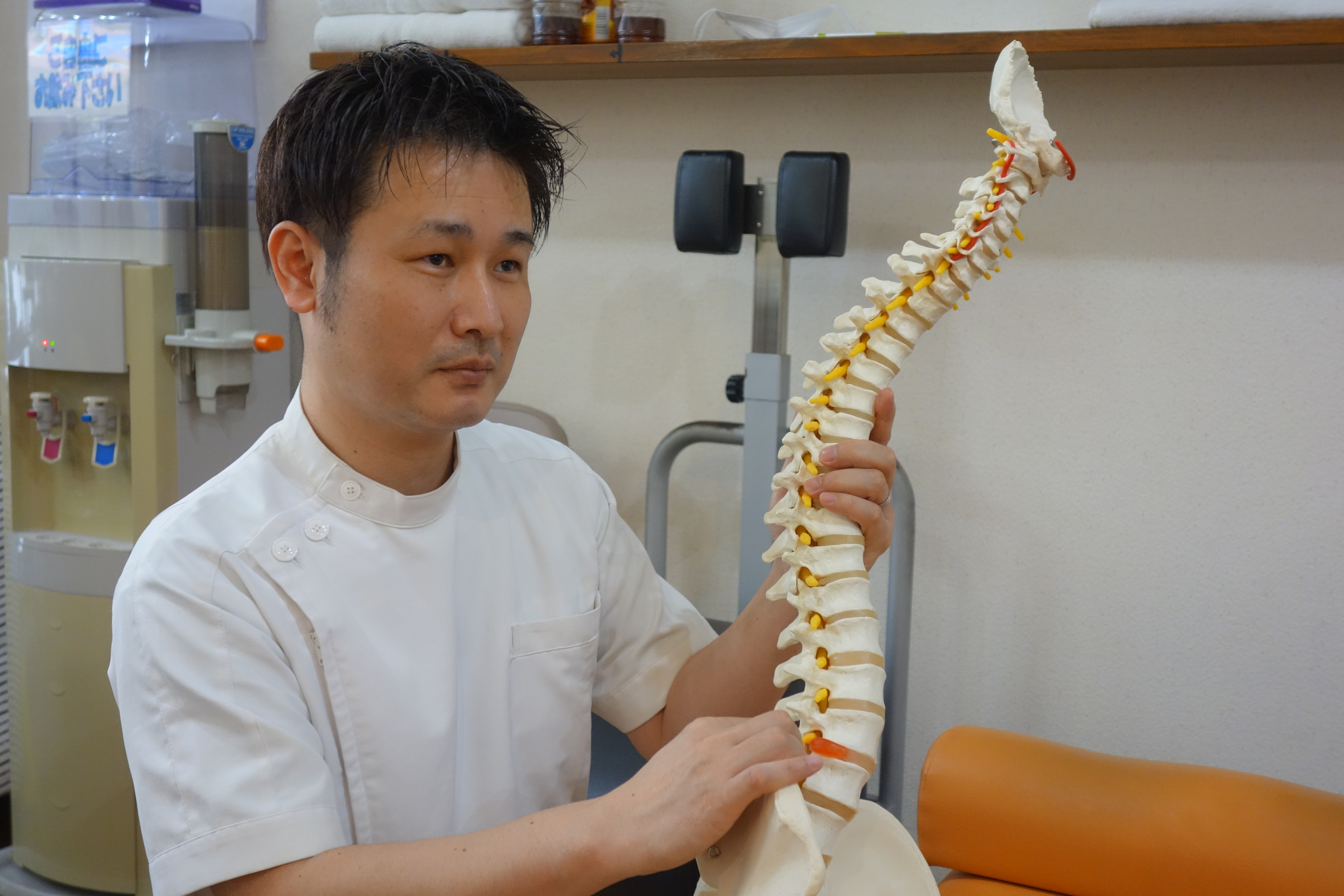 饒平名　哲男